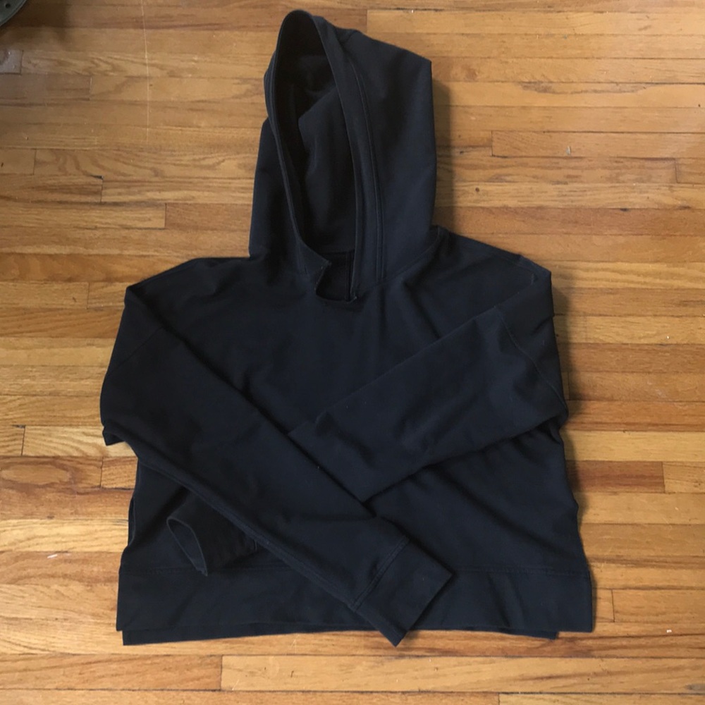 Lululemon Black sweatshirt Crop style 🖤
